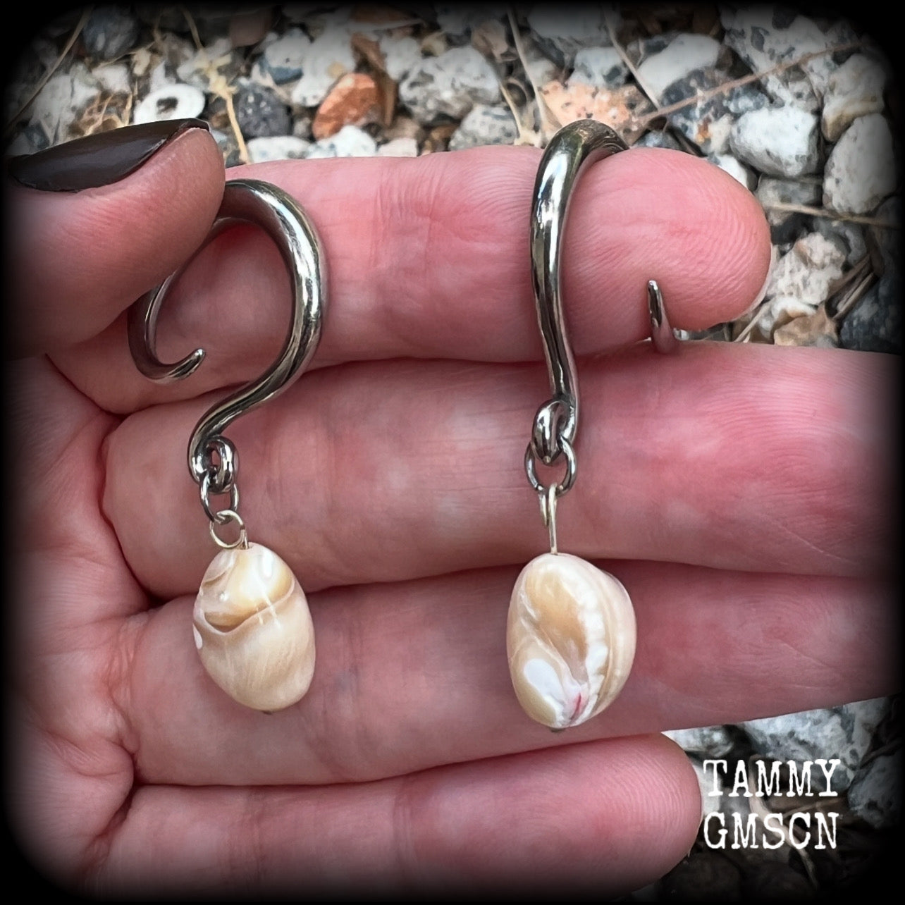 These gorgeous gauged earrings feature beautiful polished sea shell nuggets, weighing in at just 5 grams a piece, and measuring approx 5.5cms from tip to tip.
This pair has been made on 6 gauge (4mm) surgical steel full curl hooks