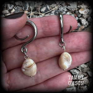 These gorgeous gauged earrings feature beautiful polished sea shell nuggets, weighing in at just 5 grams a piece, and measuring approx 5.5cms from tip to tip.
This pair has been made on 6 gauge (4mm) surgical steel full curl hooks