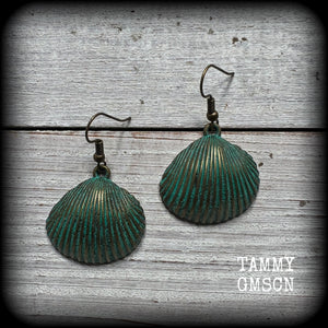 This is a simpler pair of earrings from our Sea Hag range, featuring a single gorgeous verdigris patina charm shell, measuring just on 4.5cms from tip to tip and weighing around 4 grams each.
This pair has been made with antique bronze french hooks, for pierced ears.