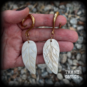 Featuring beautiful milky white carved shell leaves, these earrings are simply beautiful, measuring just over 8 cms from tip to tip, and are not too heavy at only 13 grams each.
This pair has been made on 2 gauge (6mm) surgical steel full curl hooks, suitable for stretched lobes.