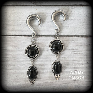 These gauged earrings have been made with gorgeous pitch black polished obsidian gemstones in a beautiful boho antique silver setting, measuring just under 9cms from tip to tip, and weighing approx 12 grams each, nice and lightweight.

These earrings have been made on 2 gauge (6mm) surgical steel half curl hooks, to be worn in stretched lobes.
