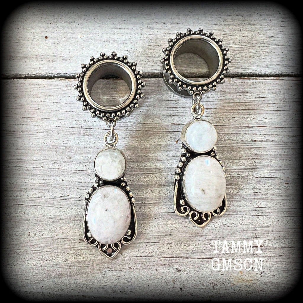 These earrings feature beautiful dangly polished rainbow moonstone gemstones in a gypsy boho antique silver setting, are light weight weighing approx 11 grams each and measuring just over 6cms from tip to tip.

This pair has been made with 9/16” gauge (14mm) gauge ornate surgical steel screw fit tunnels, for stretched lobes.
