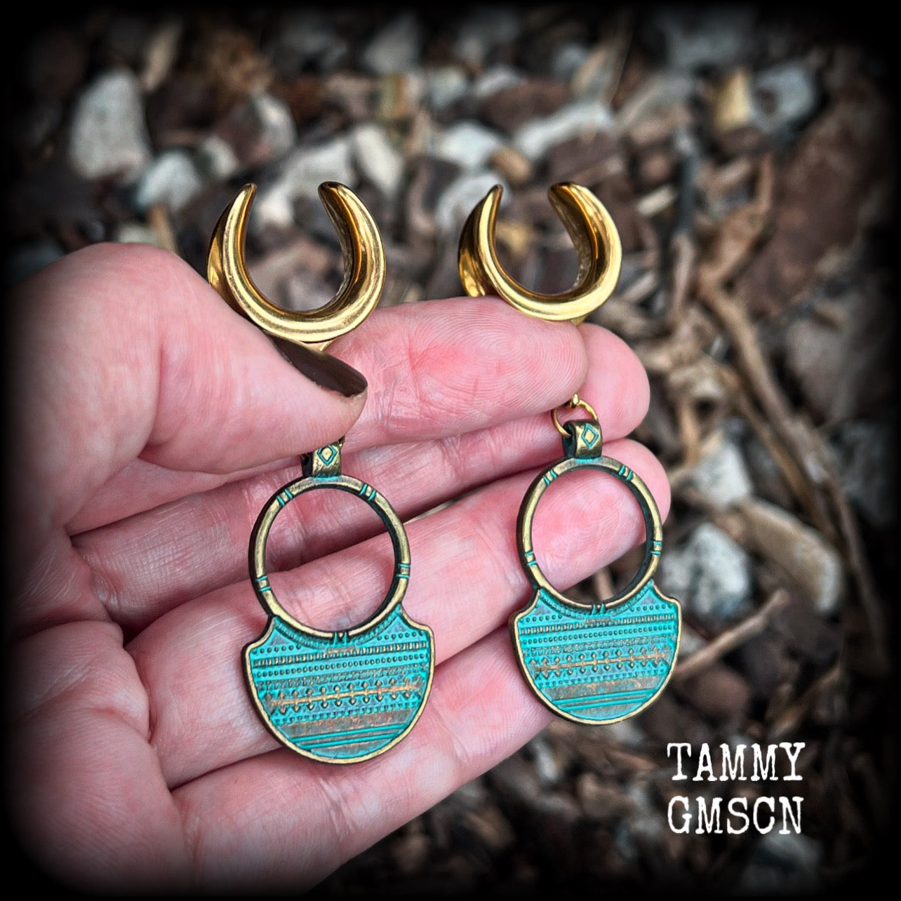 Inspired by Ishtar, Mesopotamian Goddess of love, beauty, sex and war, these beautiful tribal gauged earrings are nice and light weight, weighing approx 7 grams a piece, and measure just under 7cms from tip to tip.
This pair has been made on 5/8” gauge (16mm) surgical steel cradles, to be worn in stretched lobes.