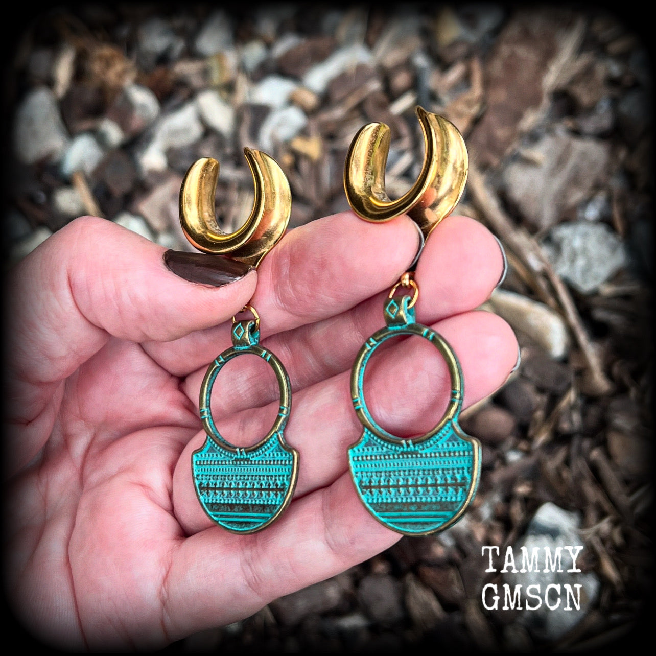 Inspired by Ishtar, Mesopotamian Goddess of love, beauty, sex and war, these beautiful tribal gauged earrings are nice and light weight, weighing approx 7 grams a piece, and measure just under 7cms from tip to tip.
This pair has been made on 5/8” gauge (16mm) surgical steel cradles, to be worn in stretched lobes.