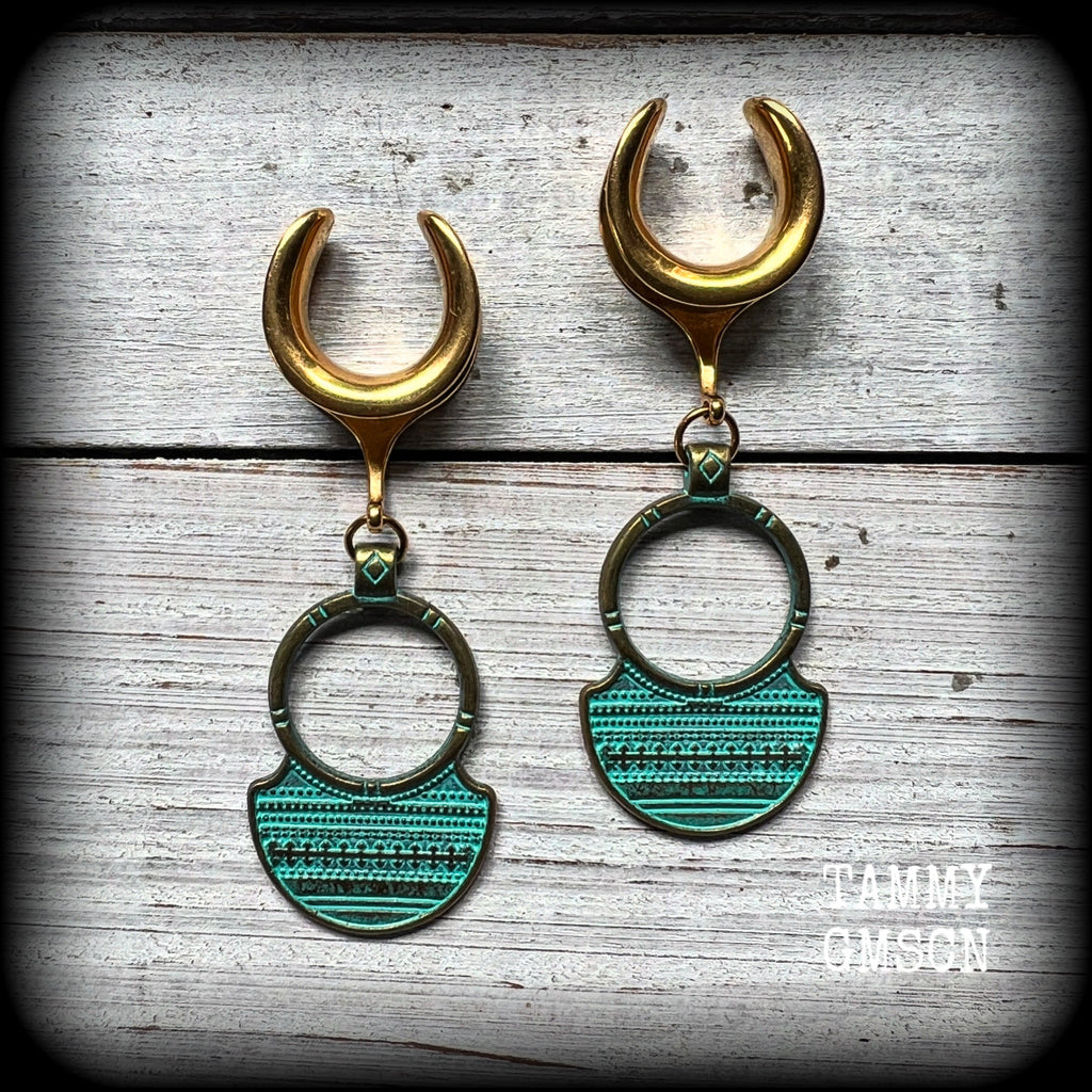 Inspired by Ishtar, Mesopotamian Goddess of love, beauty, sex and war, these beautiful tribal gauged earrings are nice and light weight, weighing approx 7 grams a piece, and measure just under 7cms from tip to tip.
This pair has been made on 5/8” gauge (16mm) surgical steel cradles, to be worn in stretched lobes.