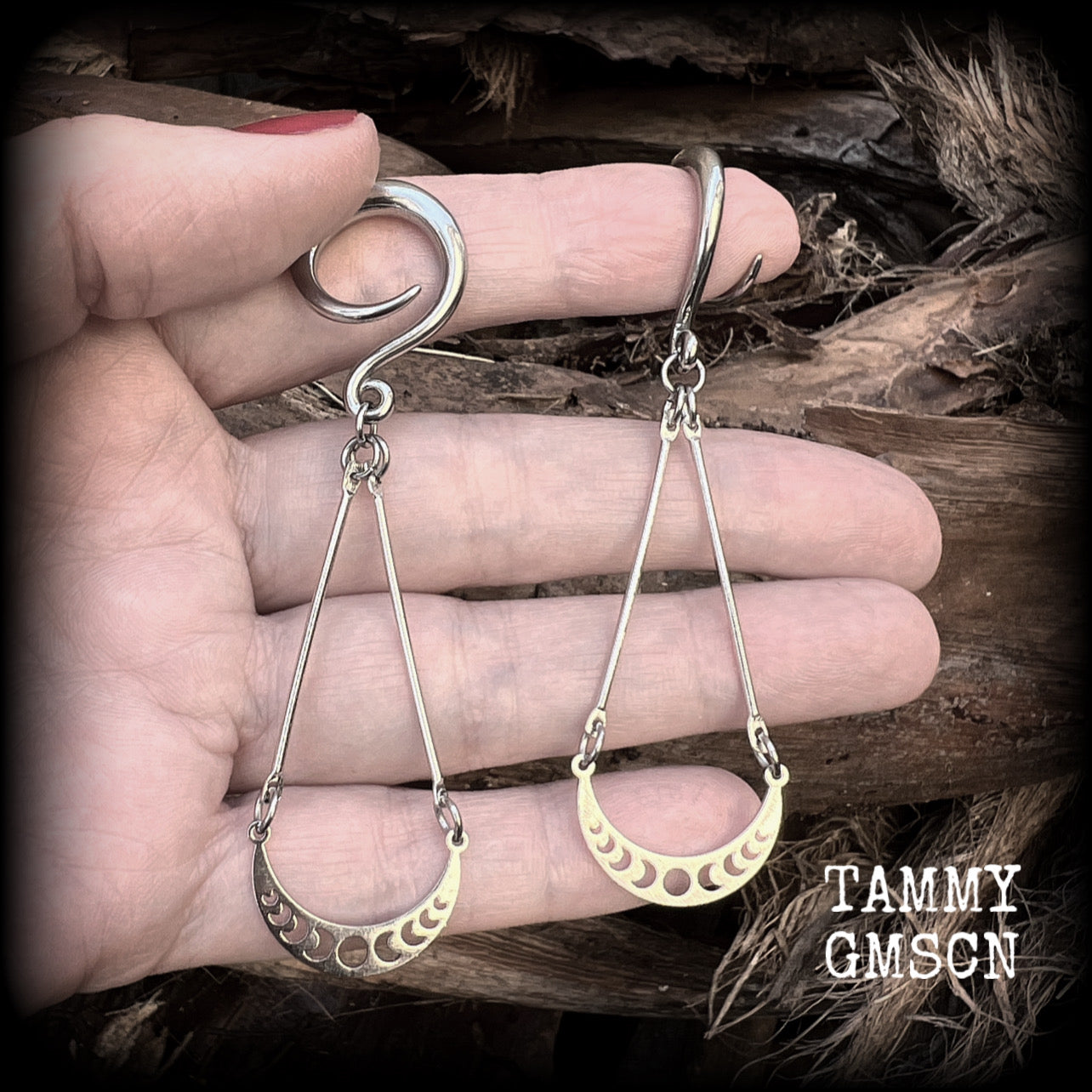 Moon phase ear hangers 6 gauge ear weights Crescent moon gauged earrings Moon ear weights Ear gauges 6g 2g 0g 00g 1/2 9/16 5/8 3/4 7/8 1 1.1 1.18 Gauged earrings Gauged ears Stretched ears Stretched lobes Whimsygoth earrings Whimsigoth Forestgoth