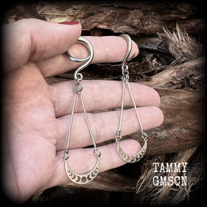 Moon phase ear hangers 6 gauge ear weights Crescent moon gauged earrings Moon ear weights Ear gauges 6g 2g 0g 00g 1/2 9/16 5/8 3/4 7/8 1 1.1 1.18 Gauged earrings Gauged ears Stretched ears Stretched lobes Whimsygoth earrings Whimsigoth Forestgoth