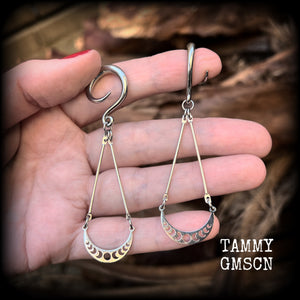 Moon phase ear hangers 6 gauge ear weights Crescent moon gauged earrings Moon ear weights Ear gauges 6g 2g 0g 00g 1/2 9/16 5/8 3/4 7/8 1 1.1 1.18 Gauged earrings Gauged ears Stretched ears Stretched lobes Whimsygoth earrings Whimsigoth Forestgoth