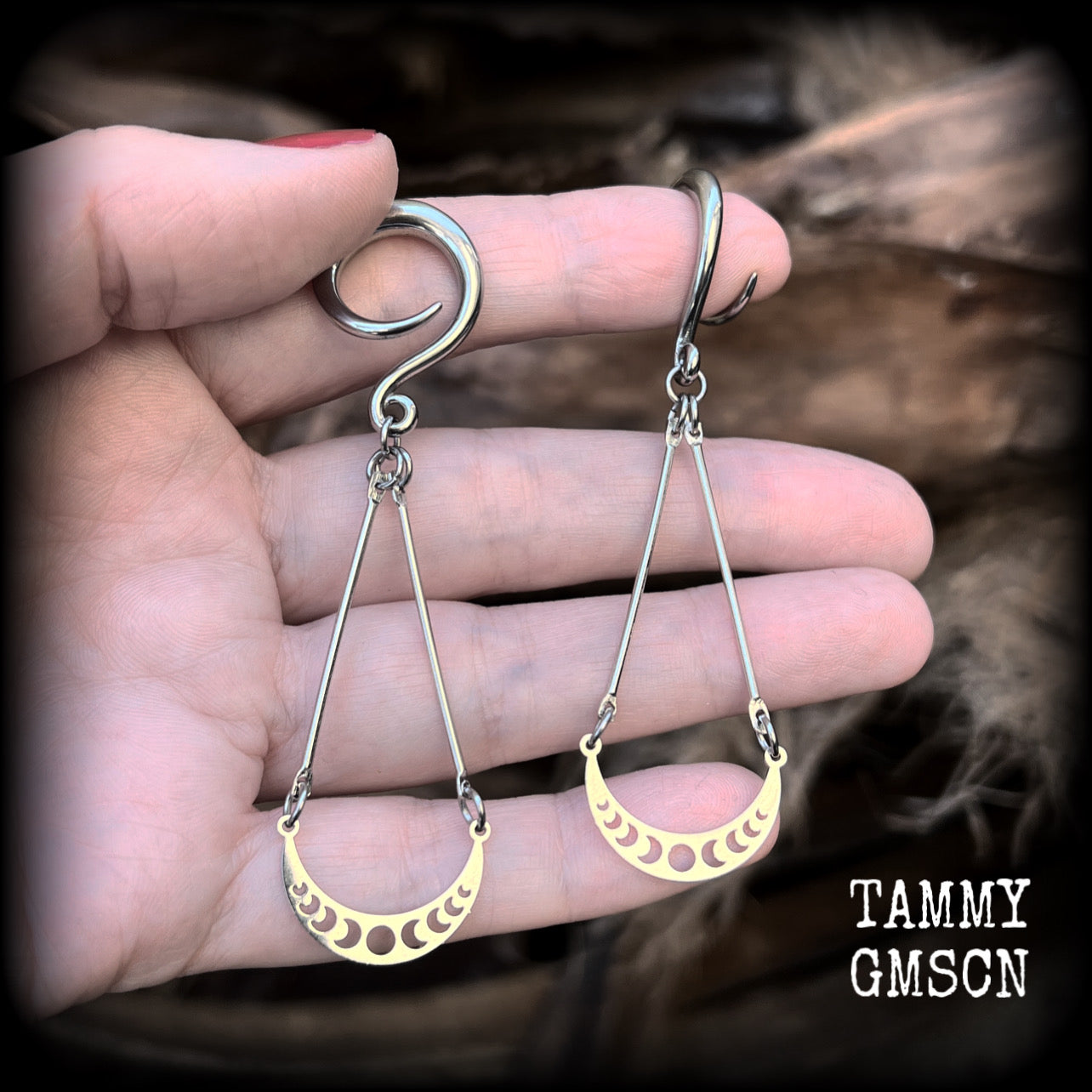 Moon phase ear hangers 6 gauge ear weights Crescent moon gauged earrings Moon ear weights Ear gauges 6g 2g 0g 00g 1/2 9/16 5/8 3/4 7/8 1 1.1 1.18 Gauged earrings Gauged ears Stretched ears Stretched lobes Whimsygoth earrings Whimsigoth Forestgoth