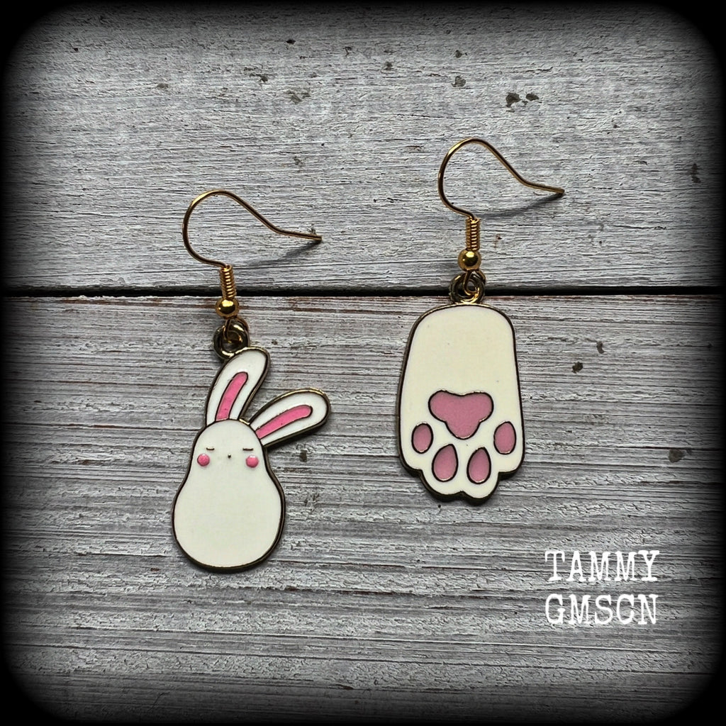 Super cute and super light weight, these gorgeous earrings feature cute white and pink enamel rabbit and lucky rabbits foot charms, measuring just under 5cms from tip to tip and weighing only a few grams each.
This pair have been made on antique gold french hooks, suitable for pierced ears.