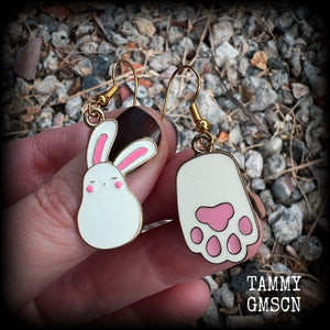 Super cute and super light weight, these gorgeous earrings feature cute white and pink enamel rabbit and lucky eabbits foot charms, measuring just under 5cms from tip to tip and weighing only a few grams each.
This pair have been made on antique gold french hooks, suitable for pierced ears.