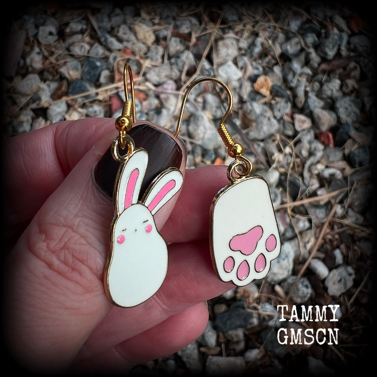 Super cute and super light weight, these gorgeous earrings feature cute white and pink enamel rabbit and lucky eabbits foot charms, measuring just under 5cms from tip to tip and weighing only a few grams each.
This pair have been made on antique gold french hooks, suitable for pierced ears.