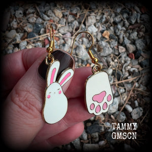 Super cute and super light weight, these gorgeous earrings feature cute white and pink enamel rabbit and lucky eabbits foot charms, measuring just under 5cms from tip to tip and weighing only a few grams each.
This pair have been made on antique gold french hooks, suitable for pierced ears.