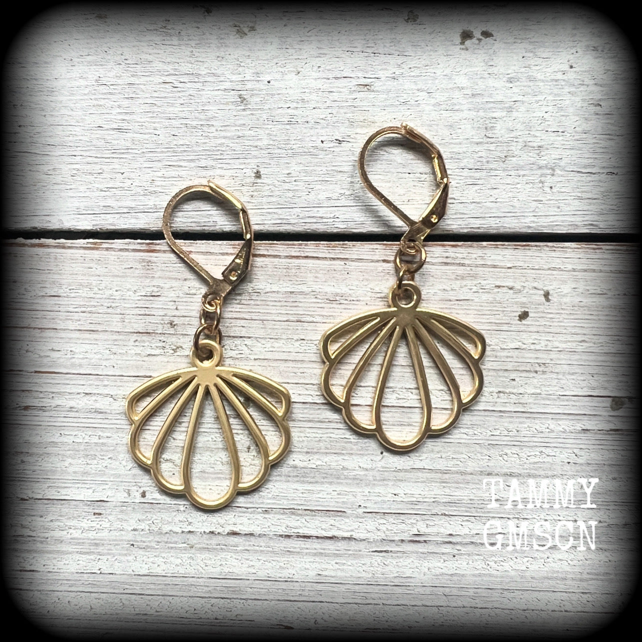 This is a simpler pair of earrings from our Sea Hag range featuring a cute little champagne gold clam shell, nice and lightweight- weighing only a gram or 2 each, measuring just on 4cms from tip to tip. 
These have been made on antique gold leverback hooks, suitable for pierced ears or stretched lobes.