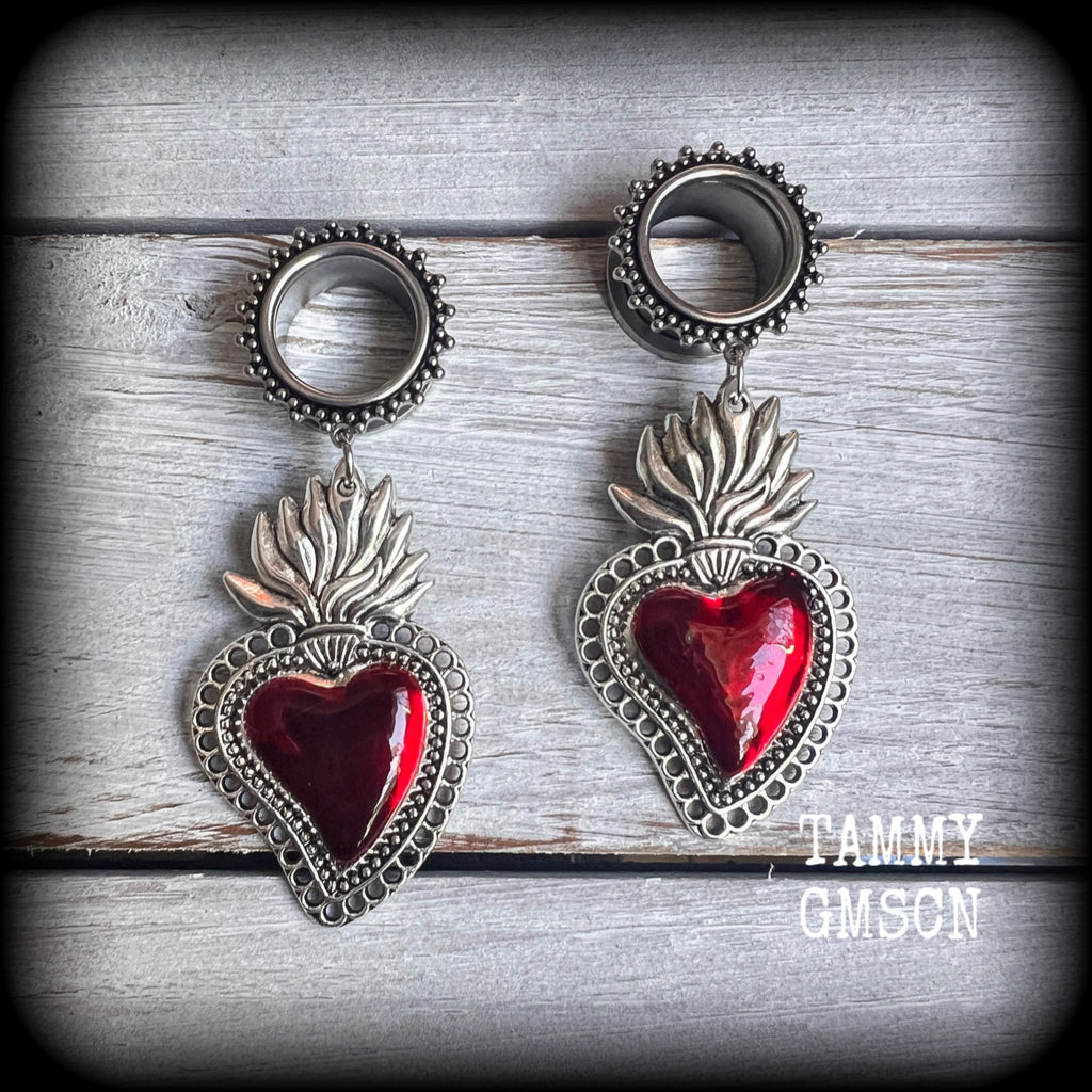 These tunnel earrings feature gorgeous blood red enamel and antique silver sacred hearts, nice and lightweight at approx 13 grams each and measure approx 7.5cms from tip to tip.
This pair has made on 5/8" (16mm) gauge ornate surgical steel screw fit tunnels, for stretched lobes.