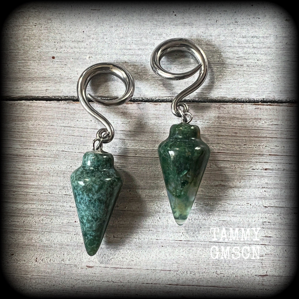 This is a pair of gorgeous forest green moss jasper gauged earrings, weighing in at approx 10 grams each, and measuring just on 6 cms from tip to tip.
This pair has been made with 6 gauge (4mm) surgical steel full curl hooks, suitable for stretched lobes. 