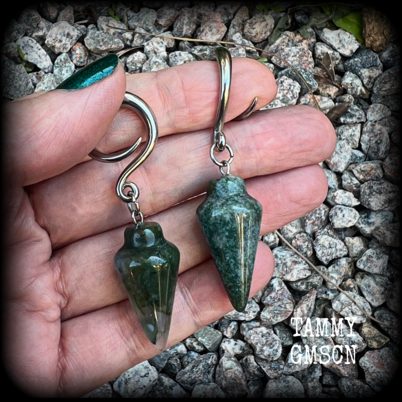 This is a pair of gorgeous forest green moss jasper gauged earrings, weighing in at approx 10 grams each, and measuring just on 6 cms from tip to tip.
This pair has been made with 6 gauge (4mm) surgical steel full curl hooks, suitable for stretched lobes. 