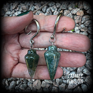 This is a pair of gorgeous forest green moss jasper gauged earrings, weighing in at approx 10 grams each, and measuring just on 6 cms from tip to tip.
This pair has been made with 6 gauge (4mm) surgical steel full curl hooks, suitable for stretched lobes. 