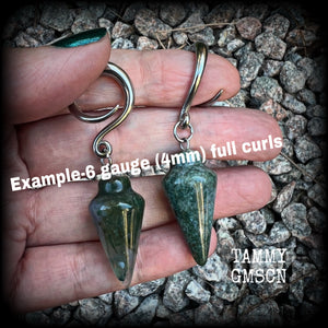 This is a pair of gorgeous forest green moss jasper gauged earrings, weighing in at approx 10 grams each, and measuring just on 6 cms from tip to tip.
This pair has been made with 6 gauge (4mm) surgical steel full curl hooks, suitable for stretched lobes. 