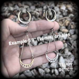 Moon phase ear hangers 5/8” gauge ear weights Crescent moon gauged earrings Moon ear weights Ear gauges 6g 2g 0g 00g 1/2 9/16 5/8 3/4 7/8 1 1.1 1.18 Occult earrings Occult jewellery Whimsygoth earrings Whimsigoth Forestgoth Mossgoth Cottagecore 16mm ear weights