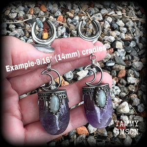 These gorgeous gemstone gauged earrings have been made with beautiful amethyst and labradorite gemstone pieces, measuring 8 cms from tip to tip, and weighing approx 18 grams each.
This pair has been made on 9/16” gauge (14mm) surgical steel cradles.