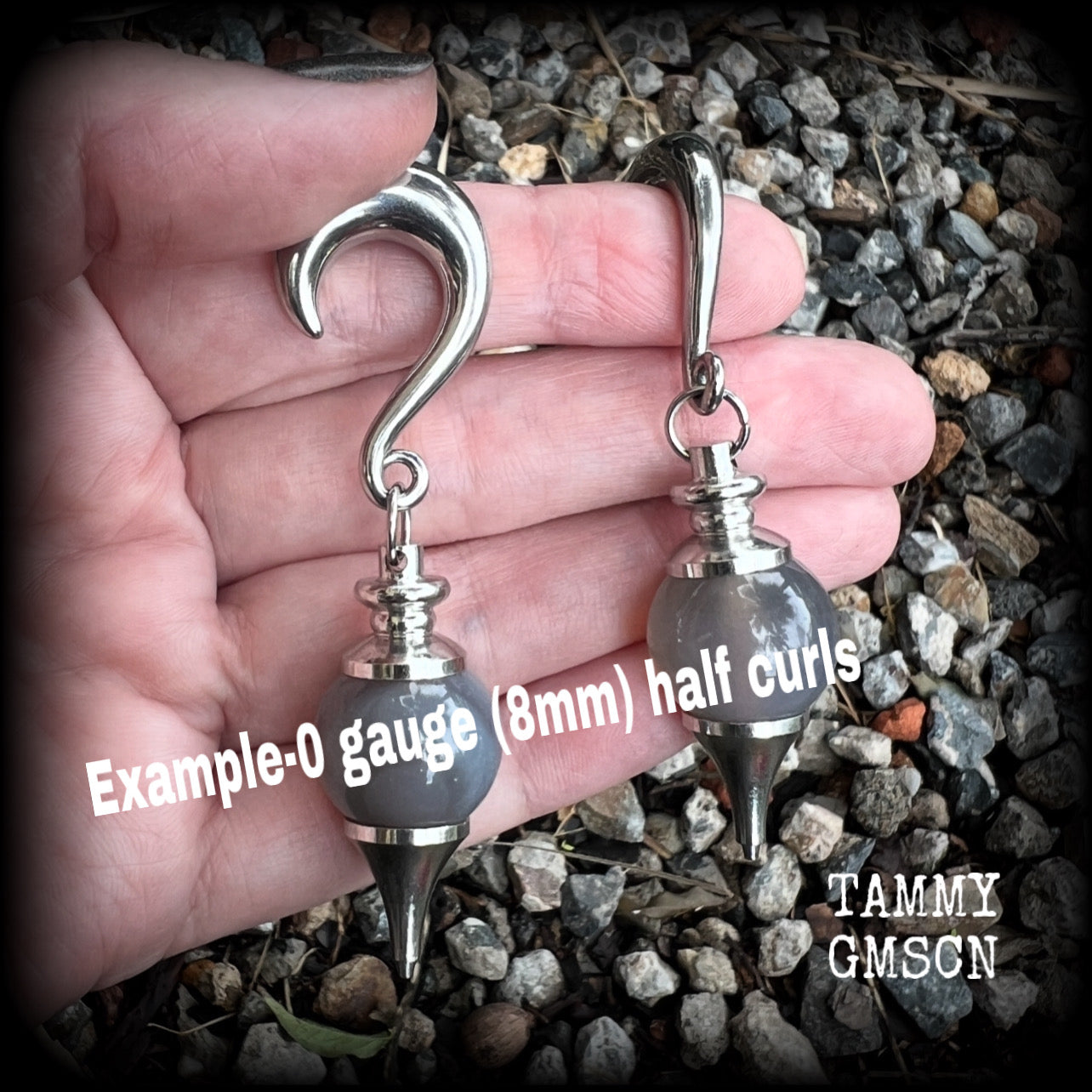 This is a pair of gorgeous grey agate gauged earrings, weighing in at approx 18 grams each, and measuring just over 7 cms from tip to tip.
This pair has been made with 0 gauge (8mm) surgical steel half curl hooks, suitable for stretched lobes. 