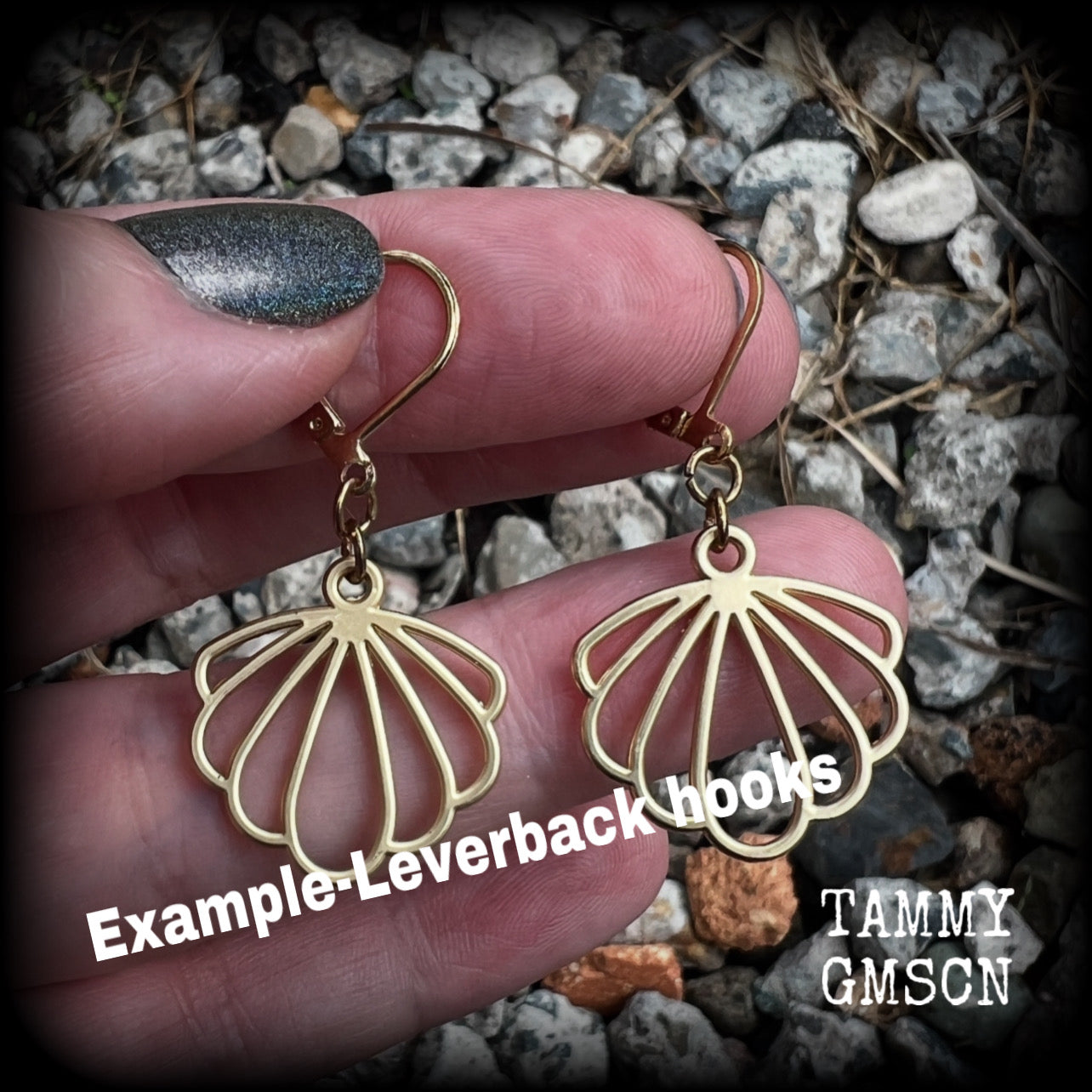 This is a pair of earrings from our Sea Hag range featuring a cute little champagne gold clam shell, nice and lightweight- weighing only a gram or 2 each, measuring just on 4cms from tip to tip.  These have been made on antique gold leverback hooks