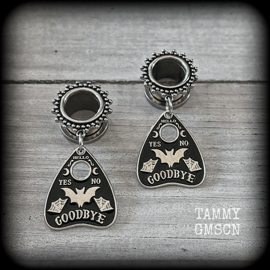 These gorgeous spooky tunnel dangles feature cute black enamel bat planchette charms, are nice and lightweight-weighing only 6 grams each and measure just under 5cms from tip to tip.  This pair have been made on 1/2” (12mm) gauge ornate surgical steel screw fit tunnels.