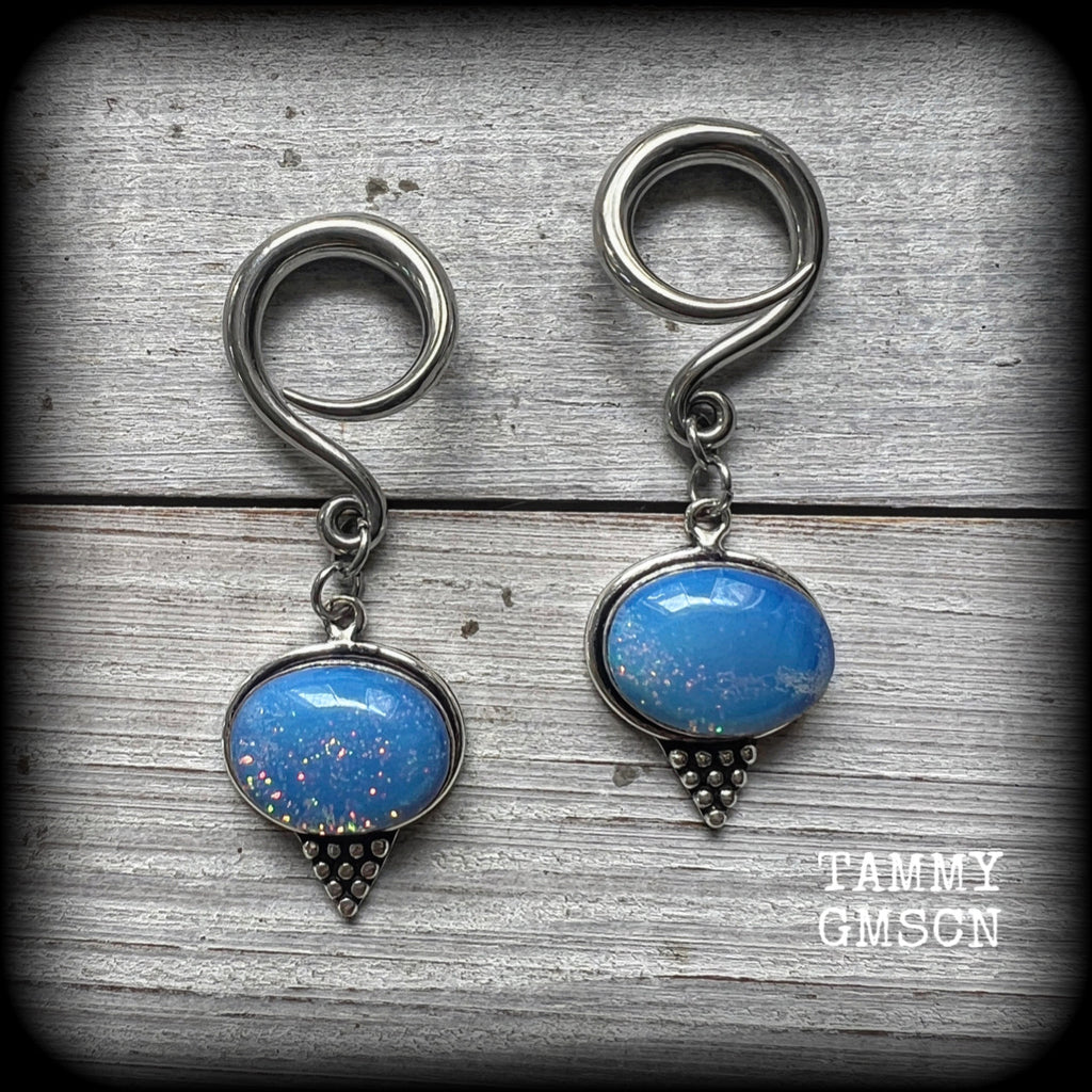 These gorgeous gauged earrings feature a pair of polished fire opals, lovely and dangly measuring approx 5.5cms from tip to tip, and weigh approx 7 grams each.
This pair has been made on 6 gauge (4mm) surgical steel full curl hooks, suitable for stretched lobes.