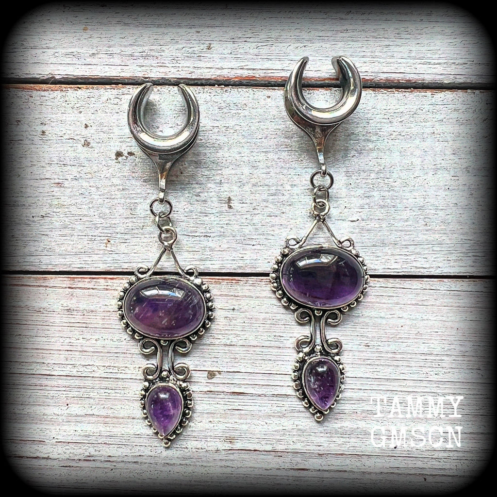 These gorgeous gauged earrings feature beautiful deep purple polished amethyst gemstones in an antique silver boho setting, measuring 7.5cms from tip to tip, and weighing approx 9 grams each, not too heavy...
This pair have been made on 1/2” gauge (12mm) surgical steel cradles-suitable for stretched lobes.