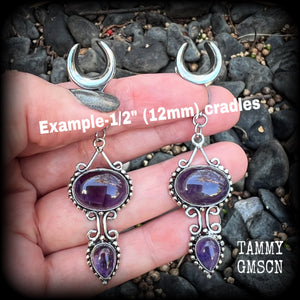 These gorgeous gauged earrings feature beautiful deep purple polished amethyst gemstones in an antique silver boho setting, measuring 7.5cms from tip to tip, and weighing approx 9 grams each, not too heavy...
This pair have been made on 1/2” gauge (12mm) surgical steel cradles-suitable for stretched lobes.
