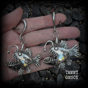 These gauged earrings are awesome!! Featuring dangly antique silver angler fish complete with a mouth full of sharp teeth, these earrings weigh in at 32 grams a piece, and measure just on 7.5cms from tip to tip.
This pair has been made on 2 gauge (6mm) surgicalsteel full curl hooks, to be worn in stretched lobes.