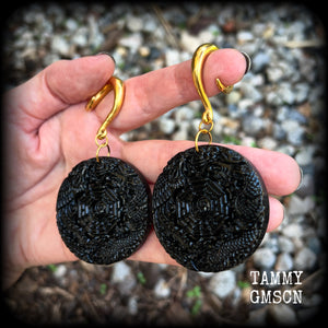 These gorgeous gauged earrings feature carved black obsidian pendants, showing a phoenix and dragon encircling the I-Ching hexagram.
These earrings weigh approx. 35 grams each and measuring just under 9cms from tip to tip.
This pair has been made with 2 gauge (6mm) surgical steel full curls, suitable for stretched lobes.