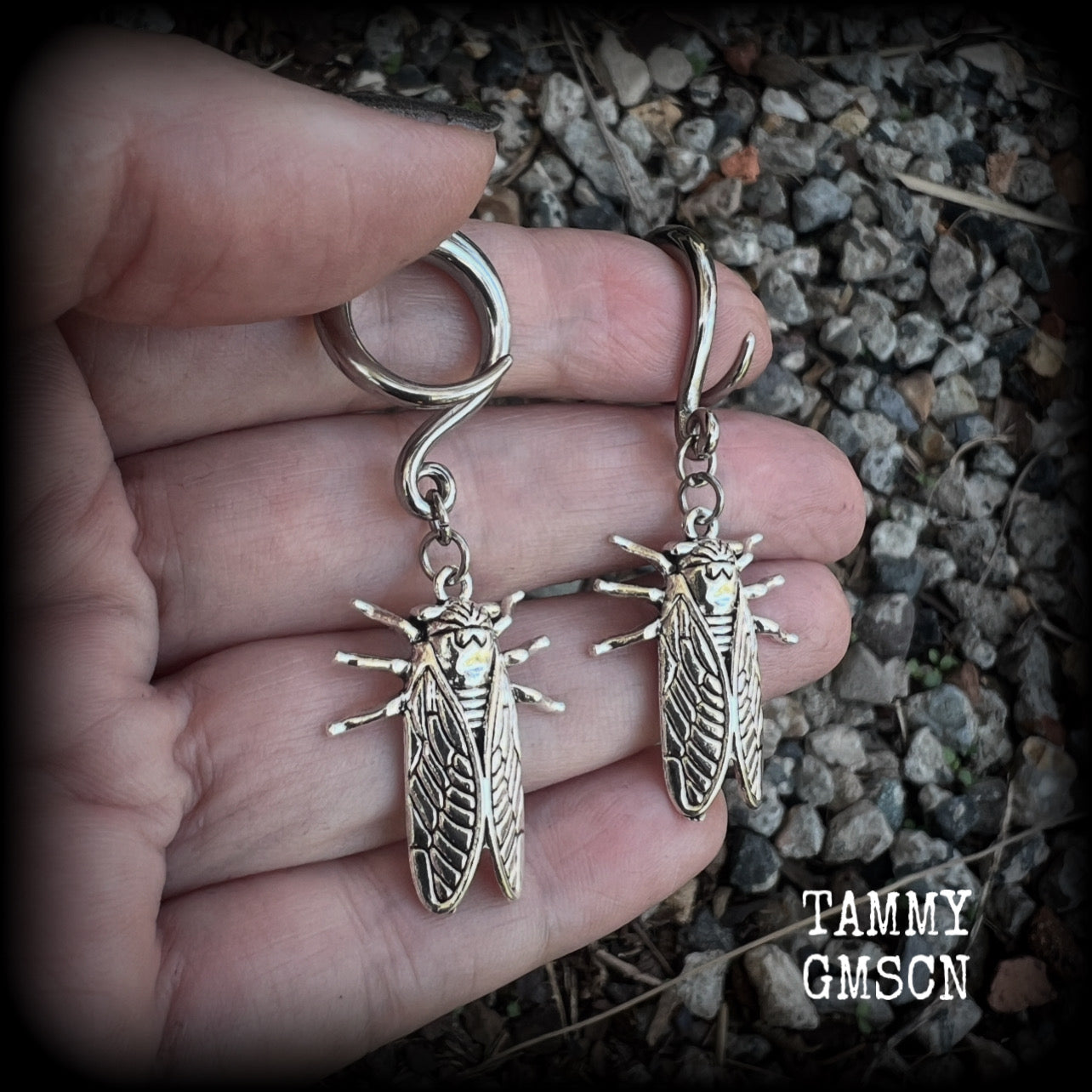 These adorable insect gauged earrings feature an antique silver cicada, nice and dangly measuring just under 6cms from tip to tip, and weighing approx 7 grams each.
This pair has been made on 6 gauge (4mm) surgical steel full curl hooks, suitable for stretched lobes.