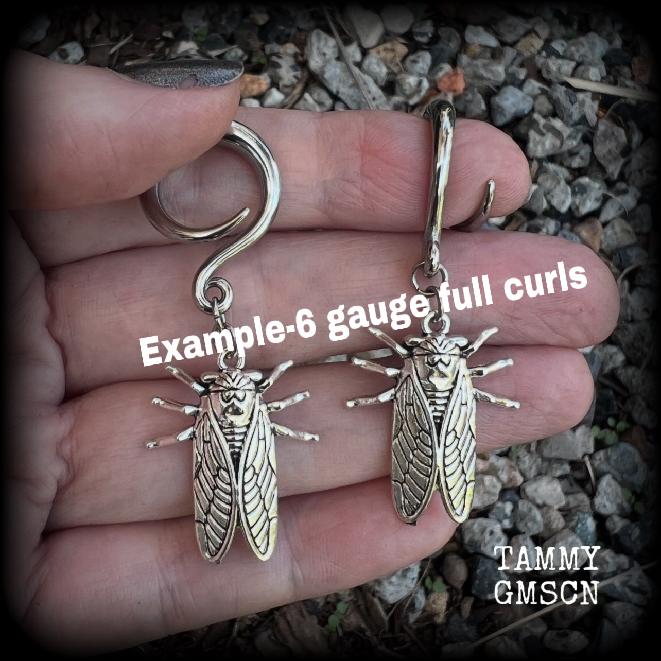 These adorable insect gauged earrings feature an antique silver cicada, nice and dangly measuring just under 6cms from tip to tip, and weighing approx 7 grams each.
This pair has been made on 6 gauge (4mm) surgical steel full curl hooks, suitable for stretched lobes.