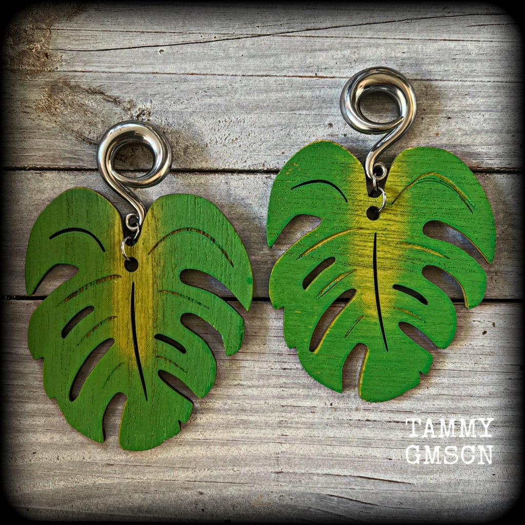 Featuring big beautiful forest green balsa wood monstera leaves, these gorgeous gauged earrings measure just on 10 cms from tip to tip, and weigh approx 20 grams each.

This pair have been made on 0 gauge (8mm) surgical steel full curl hooks, to be worn through stretched lobes.
