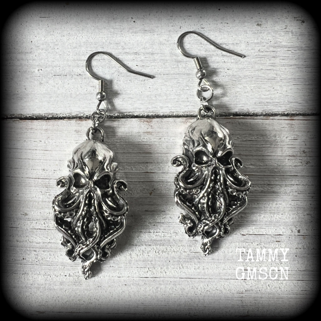 Featuring antique silver elder god Chuthulu charms, these earrings weigh approx 8 grams each, and are nice and dangly, measuring just over 6cmd from tip to tip.

This pair have been made with stainless steel french hooks, suitable for pierced ears.