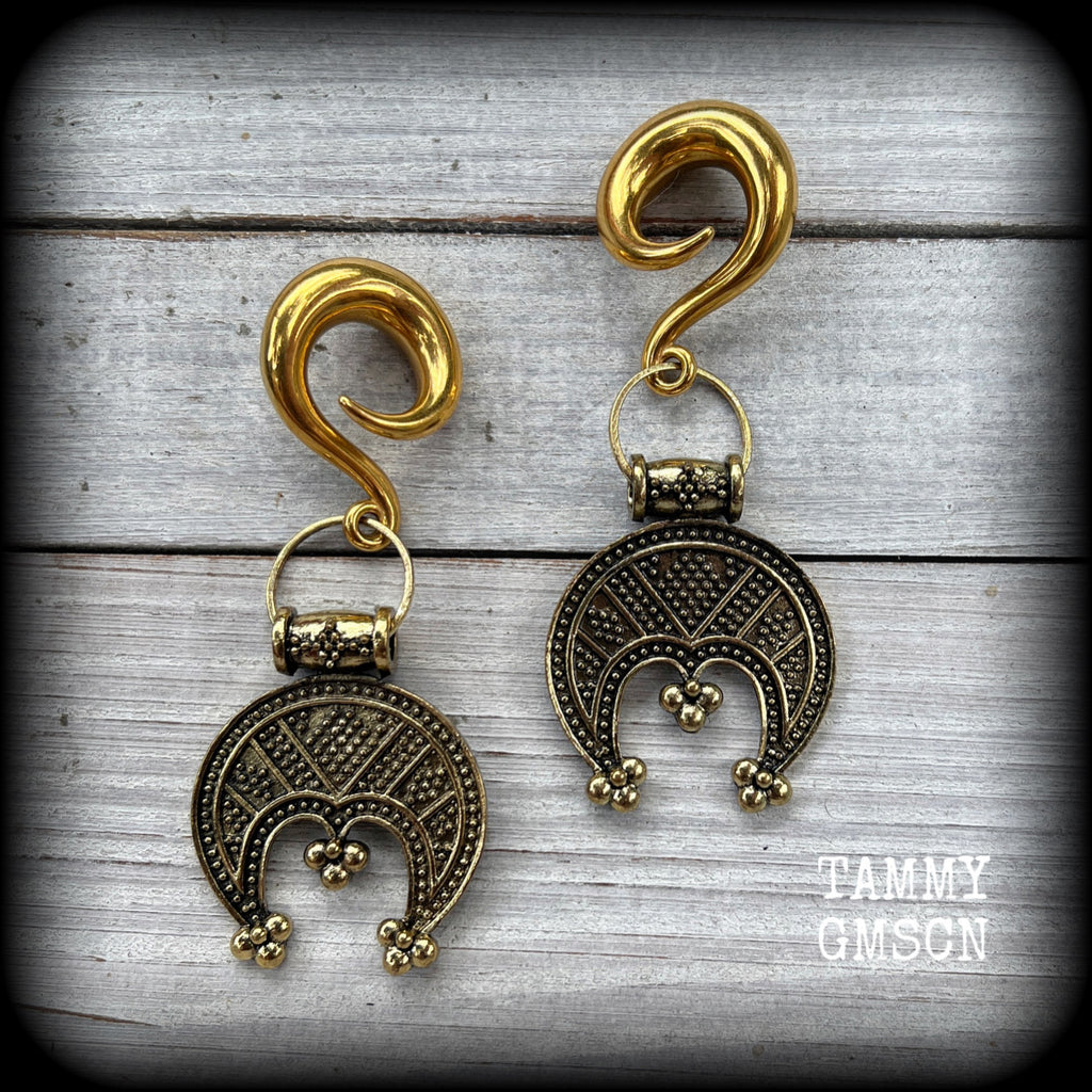 These beautiful gauged earrings feature stunning antique gold Pictish pendants, weighing approx 24 grams each, and are nice and dangly, measuring just over 9cms from tip to tip.
This pair have been made on 0 gauge surgical steel full curl hooks
