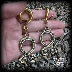 These beautiful gauged earrings feature antique gold troll cross pendants, weighing approx 24 grams each, and are nice and dangly, measuring just on 8.5cms from tip to tip. This pair have been made on 0 gauge (8mm) surgical steel full curl hooks.
