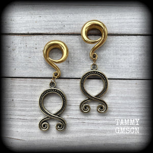 These beautiful gauged earrings feature antique gold troll cross pendants, weighing approx 24 grams each, and are nice and dangly, measuring just on 8.5cms from tip to tip. This pair have been made on 0 gauge (8mm) surgical steel full curl hooks.