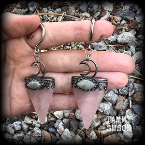 Rose Quartz ear weights Labradorite gauged earrings 6g ear weights Body jewelry Gemstone ear weights 6g 2g 0g 00g 1/2 9/16 5/8 3/4 7/8 1 1.10 1.18 Crescent moon earrings Celestial ear hangers Moon ear weights Gemstone ear hangers 4mm 6mm 8mm 10mm