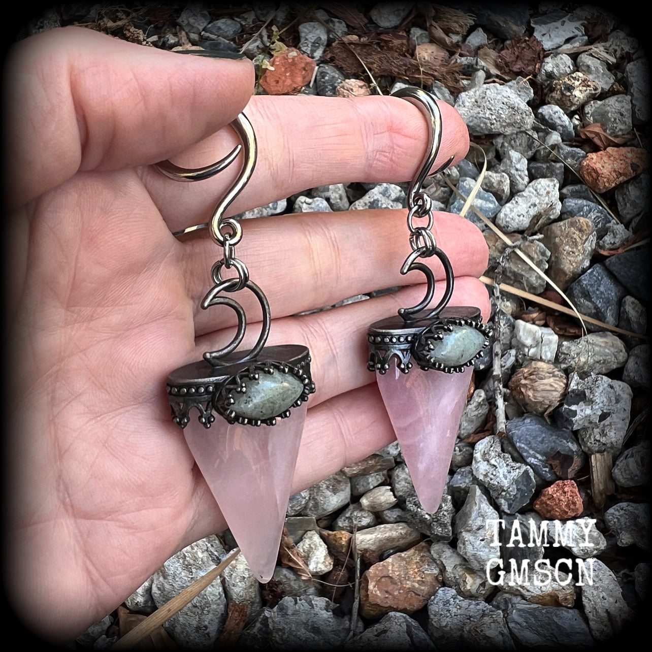 Rose Quartz ear weights Labradorite gauged earrings 6g ear weights Body jewelry Gemstone ear weights 6g 2g 0g 00g 1/2 9/16 5/8 3/4 7/8 1 1.10 1.18 Crescent moon earrings Celestial ear hangers Moon ear weights Gemstone ear hangers 4mm 6mm 8mm 10mm