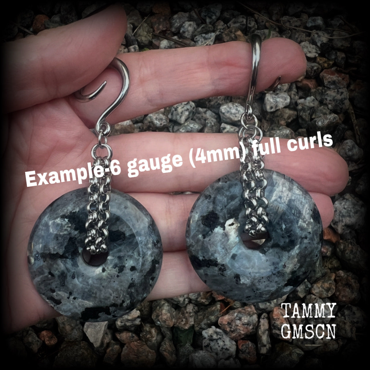 This pair of gorgeous labradorite gauged earrings features shimmering labradorite gemstone donuts cradled in antique silver chain, weighing approx 24 grams a piece and measuring just on 8cms from tip to tip.  These have been made on 6 gauge (4mm) surgical steel full curls, suitable for stretched lobes.