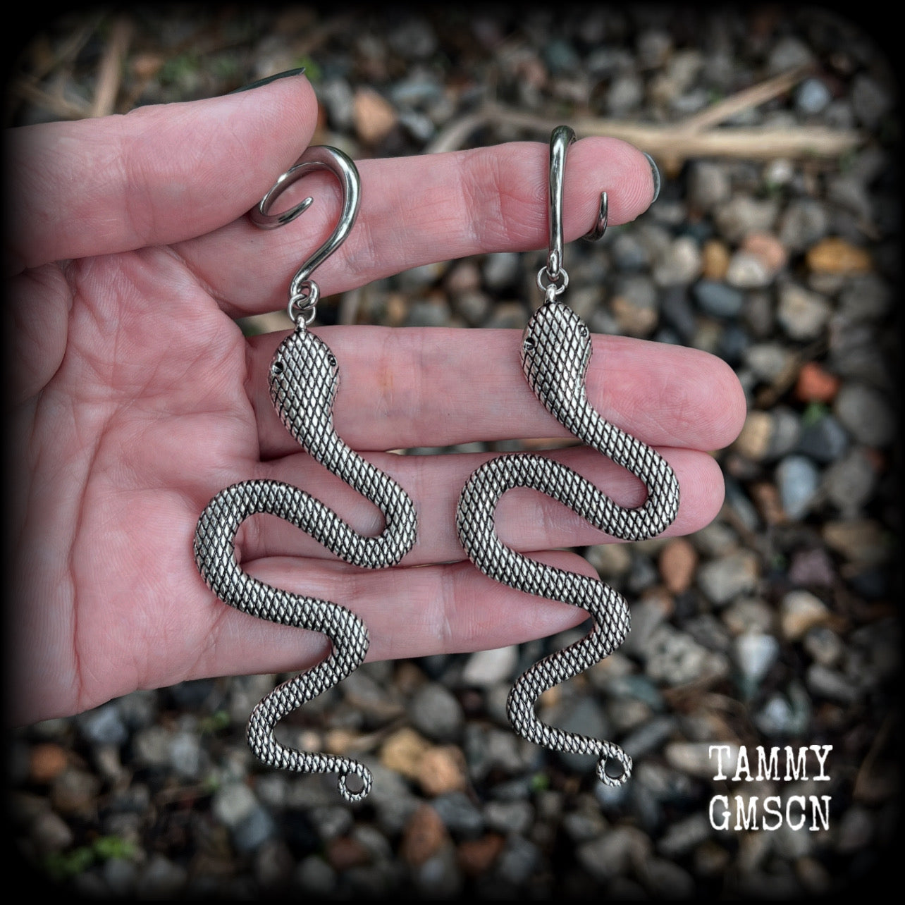 These awesome gauged earrings feature an antique silver snake, nice and dangly measuring just on 10cms from tip to tip, and weighing approx 14 grams each.
This pair has been made on 6 gauge (4mm) surgical steel full curl hooks, suitable for stretched lobes.