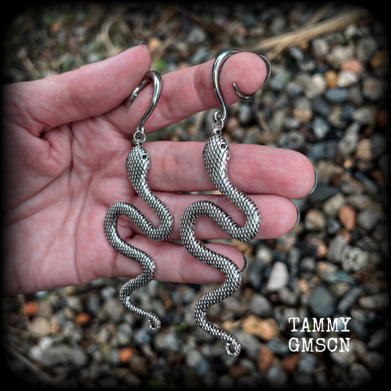 These awesome gauged earrings feature an antique silver snake, nice and dangly measuring just on 10cms from tip to tip, and weighing approx 14 grams each.
This pair has been made on 6 gauge (4mm) surgical steel full curl hooks, suitable for stretched lobes.