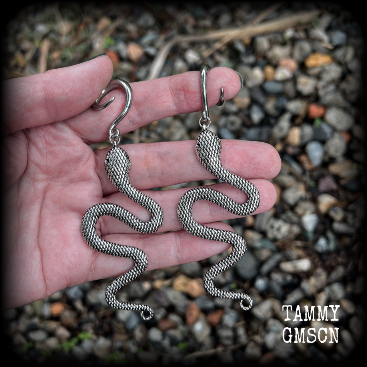 These awesome gauged earrings feature an antique silver snake, nice and dangly measuring just on 10cms from tip to tip, and weighing approx 14 grams each.
This pair has been made on 6 gauge (4mm) surgical steel full curl hooks, suitable for stretched lobes.