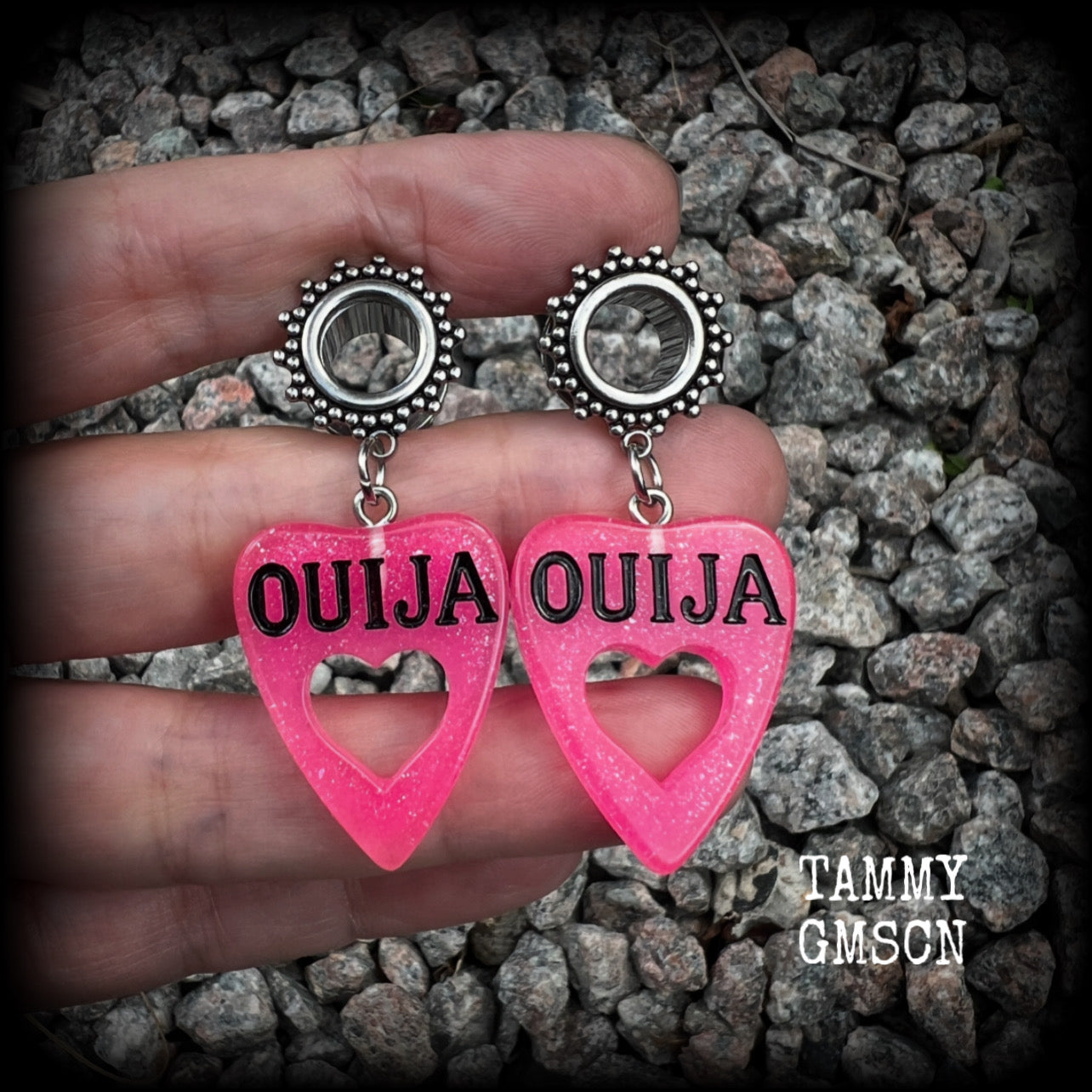 These adorable spooky tunnel dangles feature sparkly pink acrylic ouija board planchettes, are are nice and lightweight, weighing approx 6 grams each, measuring approx 5cms from tip to tip.

This pair has been made with 00 gauge (10mm) gauge ornate surgical steel screw fit tunnels, for stretched lobes.