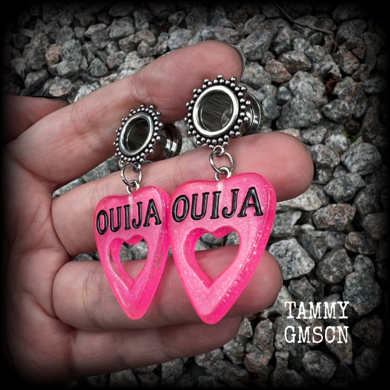 These adorable spooky tunnel dangles feature sparkly pink acrylic ouija board planchettes, are are nice and lightweight, weighing approx 6 grams each, measuring approx 5cms from tip to tip.

This pair has been made with 00 gauge (10mm) gauge ornate surgical steel screw fit tunnels, for stretched lobes.