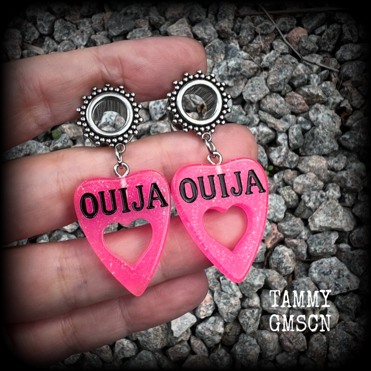 These adorable spooky tunnel dangles feature sparkly pink acrylic ouija board planchettes, are are nice and lightweight, weighing approx 6 grams each, measuring approx 5cms from tip to tip.

This pair has been made with 00 gauge (10mm) gauge ornate surgical steel screw fit tunnels, for stretched lobes.