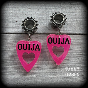 These adorable spooky tunnel dangles feature sparkly pink acrylic ouija board planchettes, are are nice and lightweight, weighing approx 6 grams each, measuring approx 5cms from tip to tip.

This pair has been made with 00 gauge (10mm) gauge ornate surgical steel screw fit tunnels, for stretched lobes.